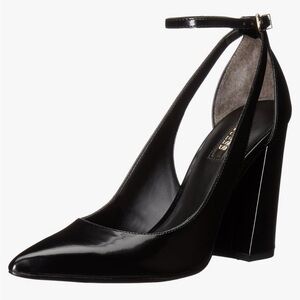 guess women’s braya dress pump